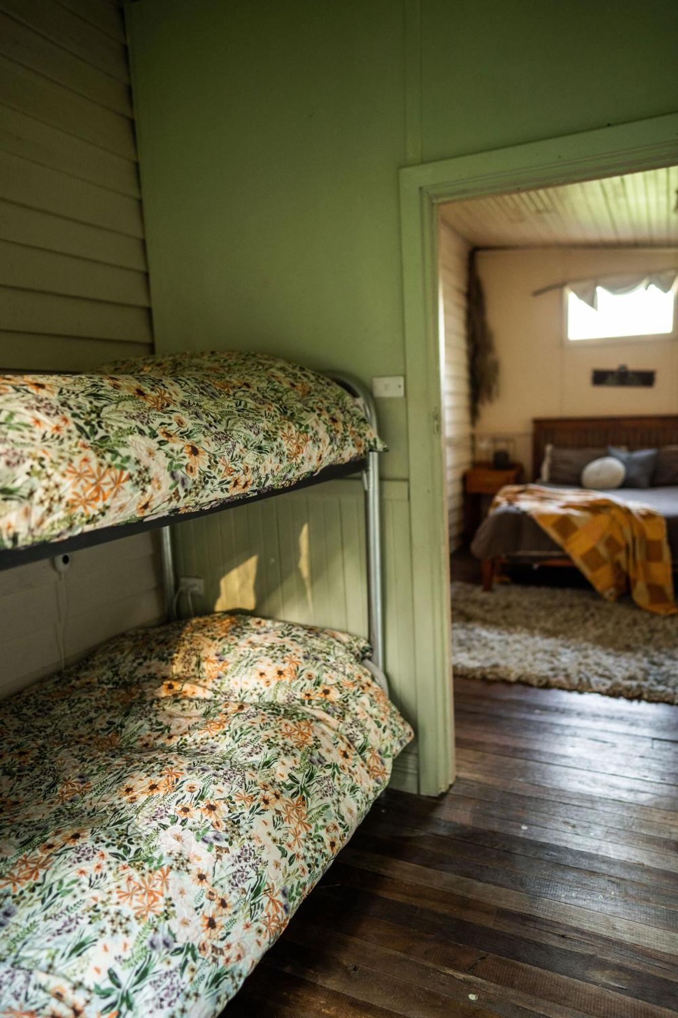 Cosy Farmstay: Green Cabin At Whispering Woods Beedelup Экстерьер фото