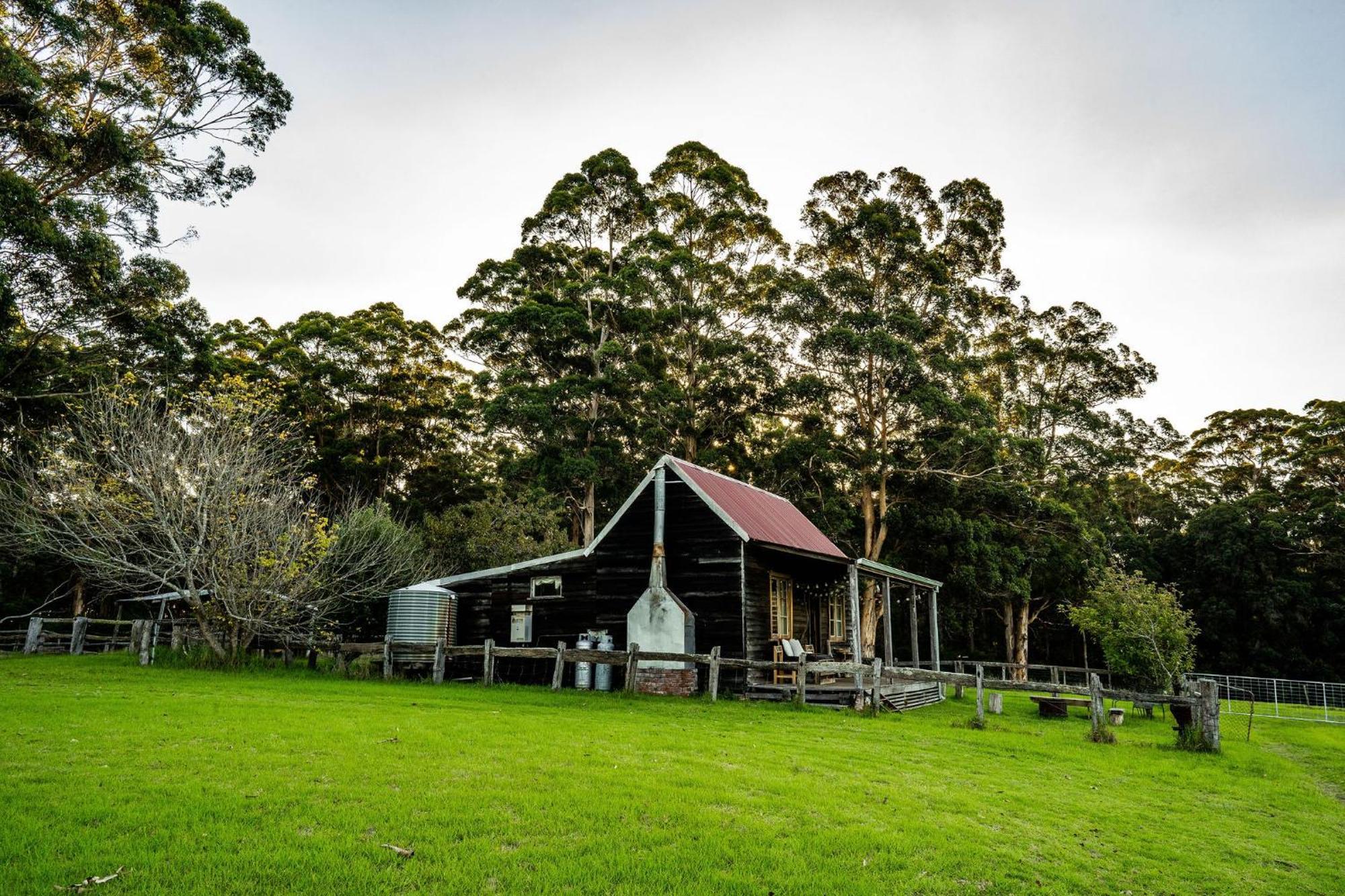 Cosy Farmstay: Green Cabin At Whispering Woods Beedelup Экстерьер фото